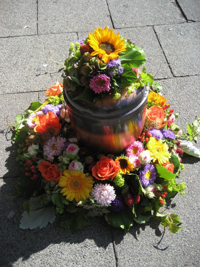 Urnenschmuck Blumen Lennartz